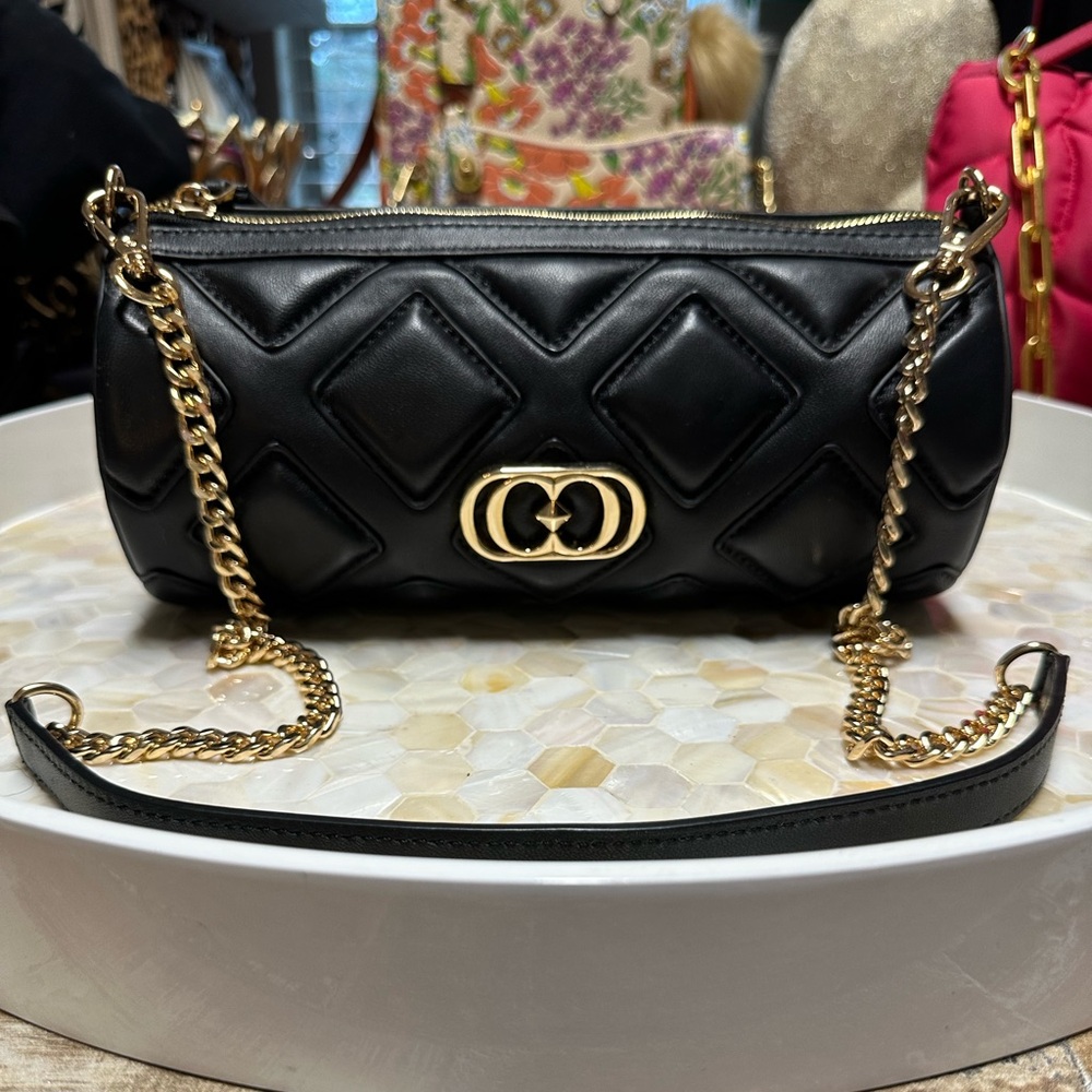 Made in Italy beautiful unique quilted leather barrel handbag!
